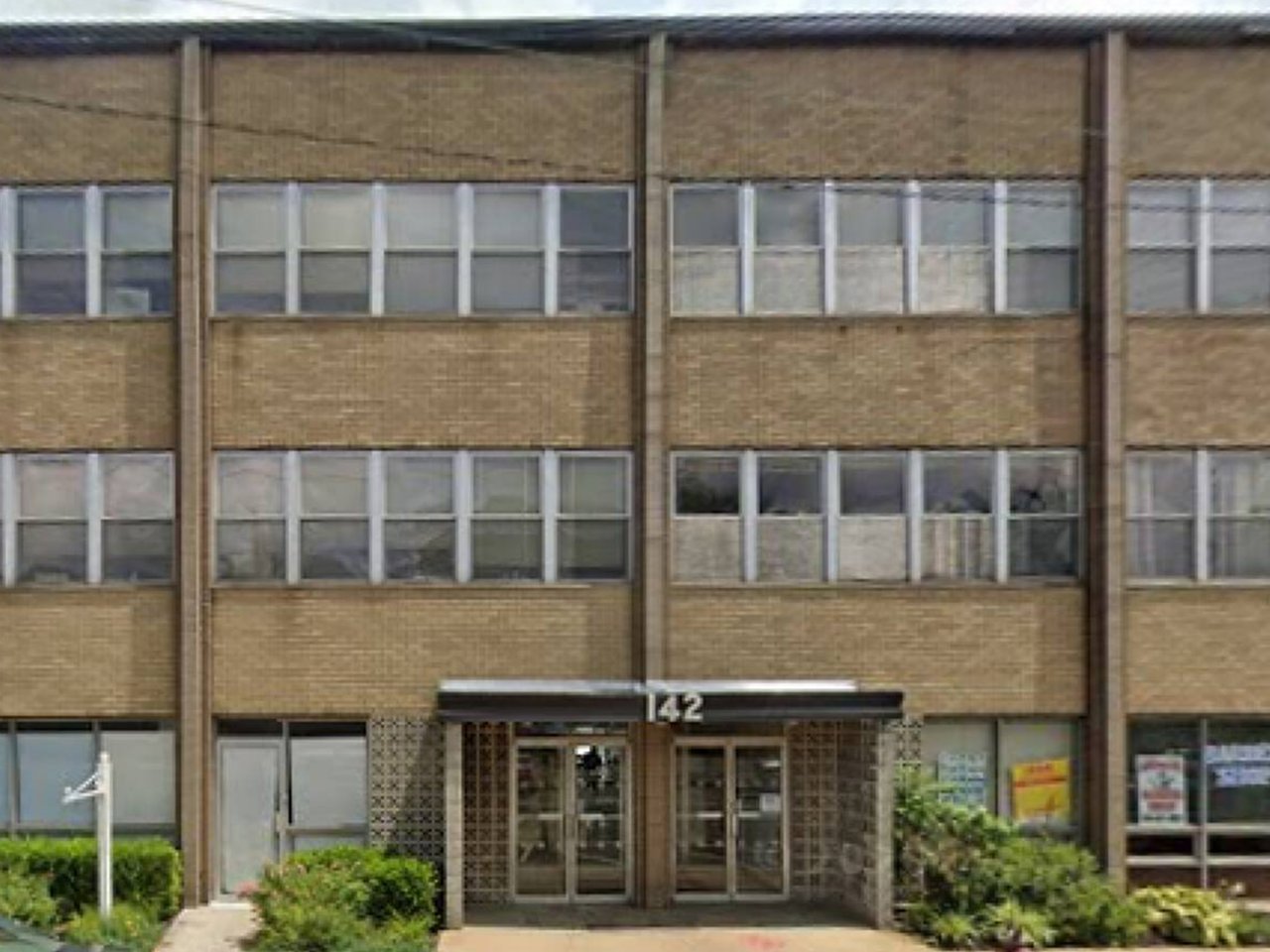 142 Mineola Ave Roslyn Heights Office Building For Sale