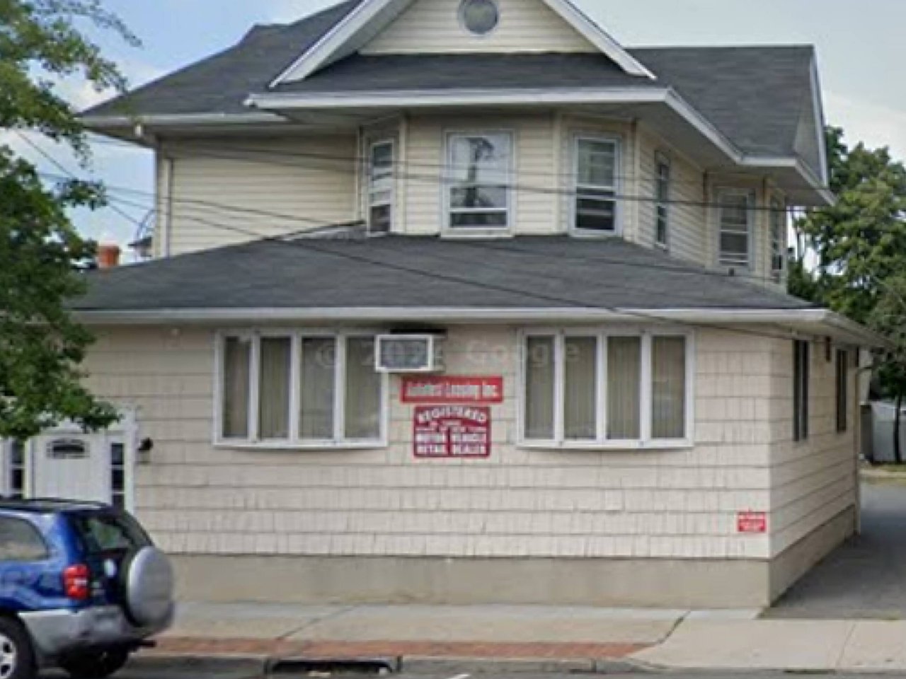 197 Merrick Rd Lynbrook 2 Spaces for lease